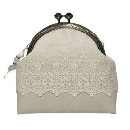 Csipkés vászon neszeszer