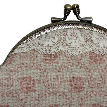 Hamvas rózsás neszeszer közeli