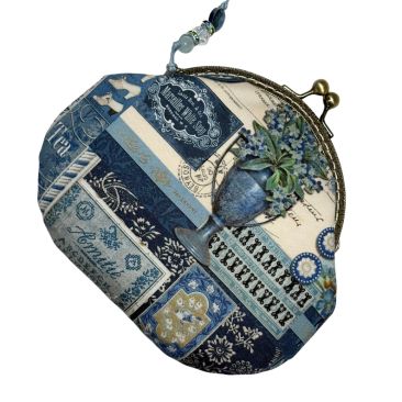 Blue vintage neszeszer
